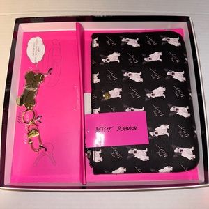 Betsey Johnson large wristlet and keychain gift set